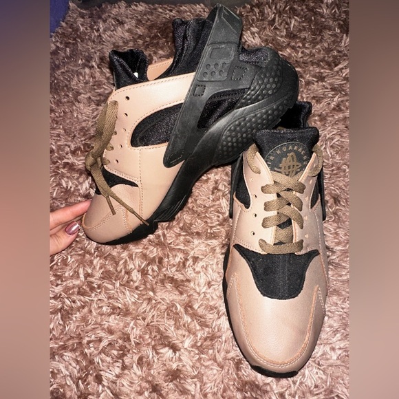 NWOT Nike Air Huarache LE Black and Tan Men's Shoes 7 - Picture 5 of 10